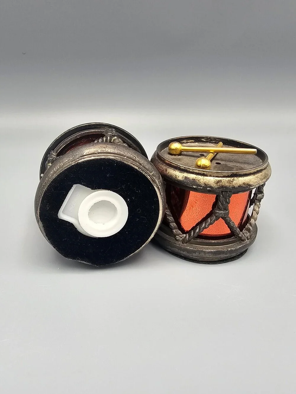 Pair of Vintage Decorative Drum Salt and pepper shakers
